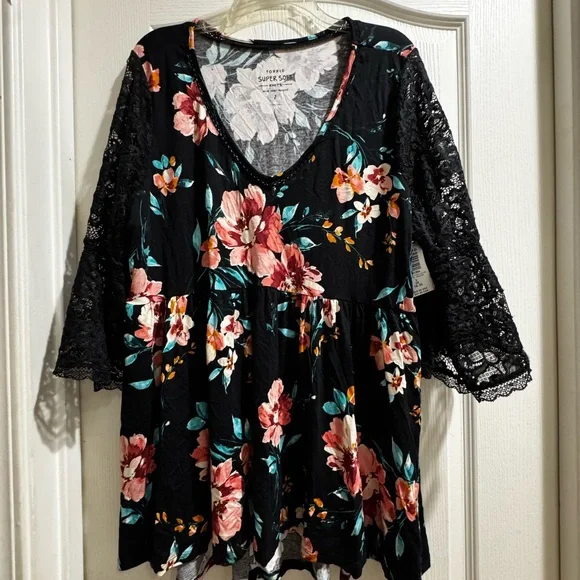 NWT Torrid Black Floral Blouse with Lace Sleeves - Picture 3 of 8